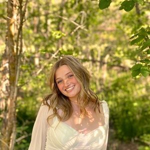 Meet your Posher, Kira